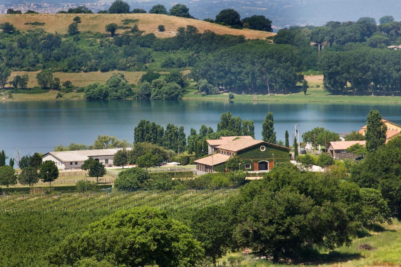 Agriturismo Potrero Grande Sul Lago Di Martignano Con Spiaggia Кампаняно ди Рома Екстериор снимка