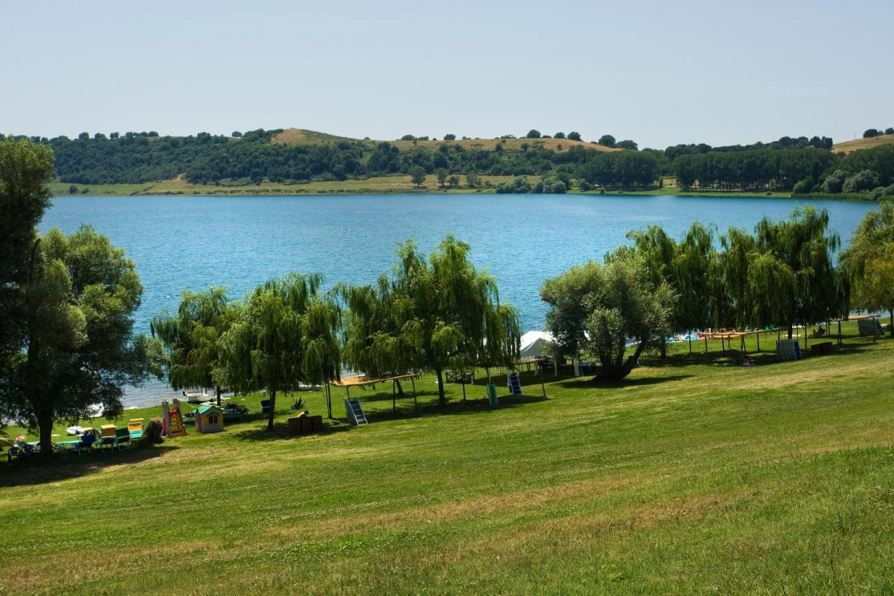 Agriturismo Potrero Grande Sul Lago Di Martignano Con Spiaggia Кампаняно ди Рома Екстериор снимка